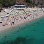 Alanya plajları bayram tatilinde yerli yabancı turist akınına uğradı